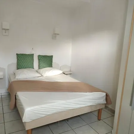 Beau T3 Avec Piscine Collective Proche Port,plage Et Commerces-4jdn822 Feriehus