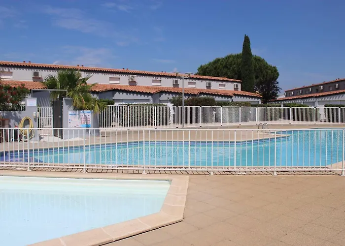 Beau T3 Avec Piscine Collective Proche Port,plage Et Commerces-4jdn822 *