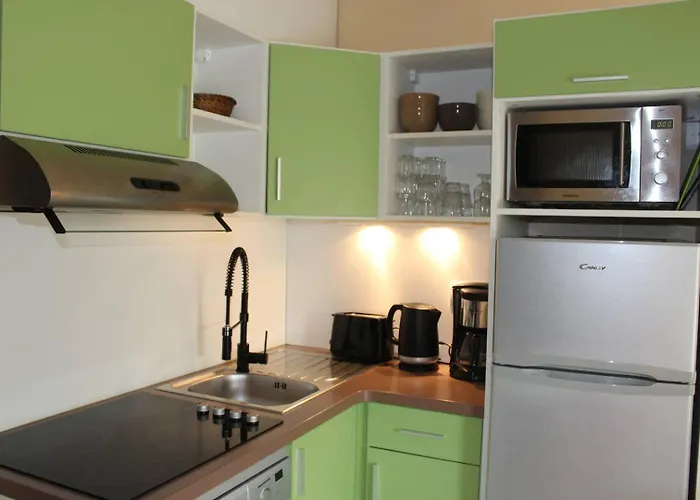 Beau T3 Avec Piscine Collective Proche Port,plage Et Commerces-4jdn822 Apartamento